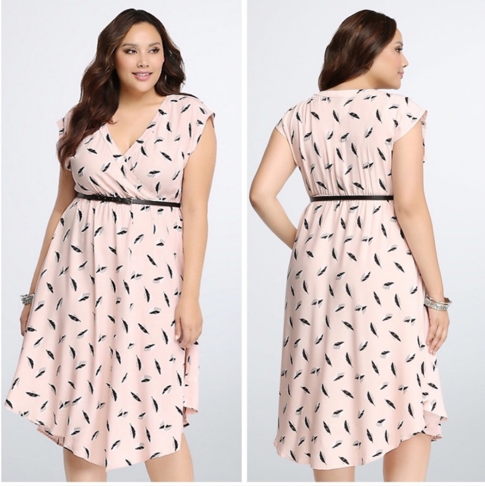 Torrid Feather Surplice Light Pink Dress Size 4X *belt NOT included* NWT